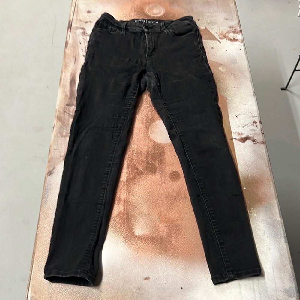Old Navy Rockstar Mid Rise 8 Short Black Jeans